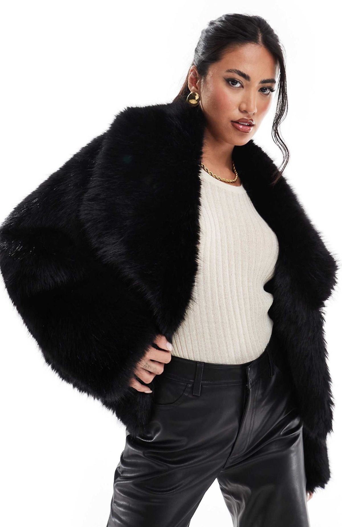 ABRIGO CORTO DE GAMUZA