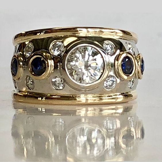 Anillo vintage con zirconia incrustada de oro