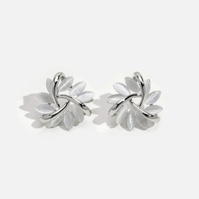 Pendientes en forma de círculo con pétalos de ópalo en oro